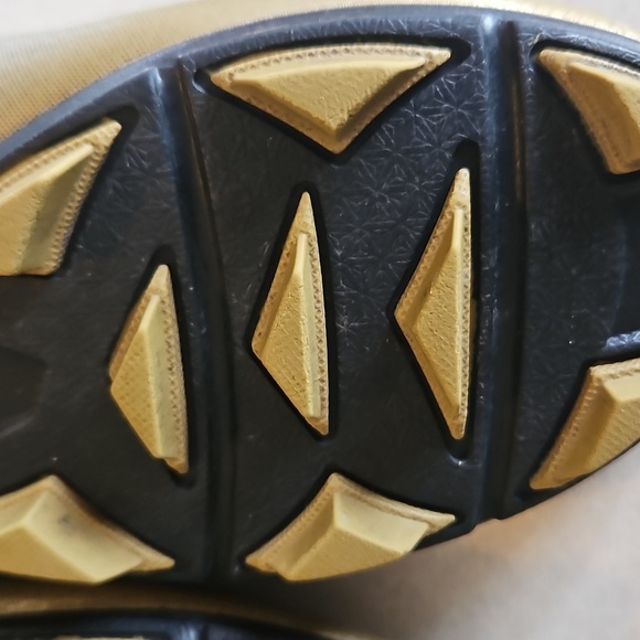 DSG Soccer Cleats - Picture 9 of 10